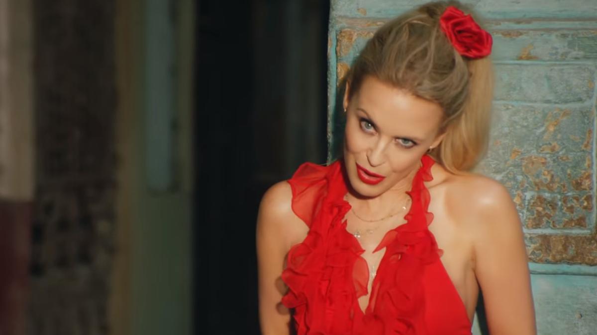 Kylie Minogue Feat. Gente De Zona: Stop Me from Falling