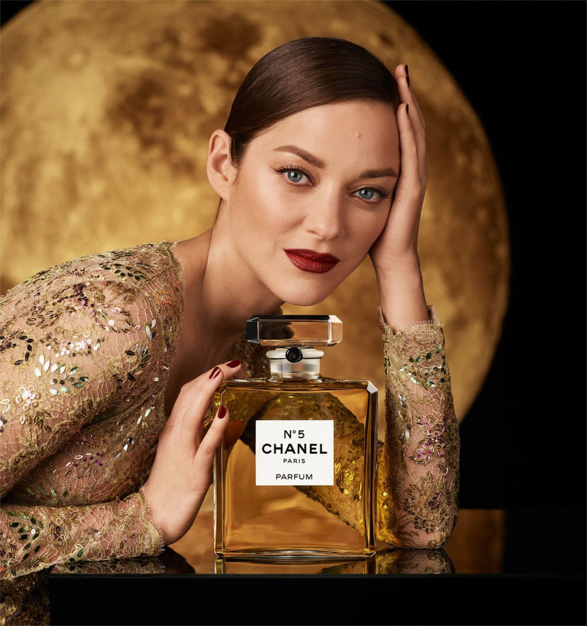 Chanel N°5: Dancing on the Moon