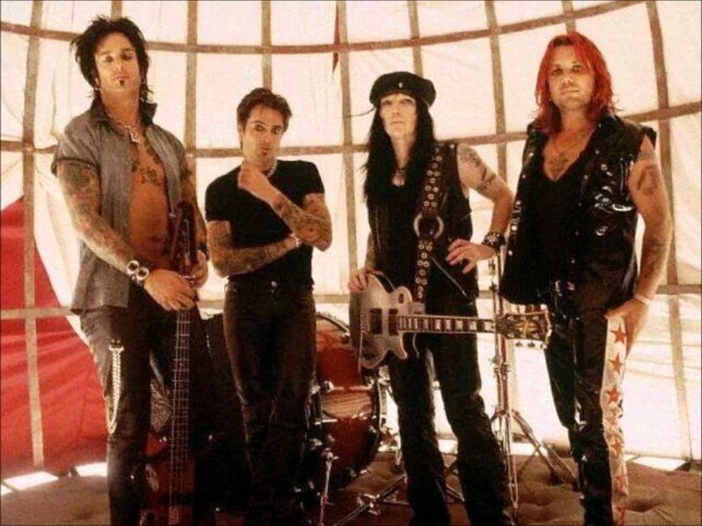 Mötley Crüe: Afraid