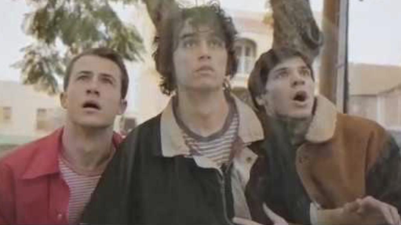 Wallows Go Bundle Watching